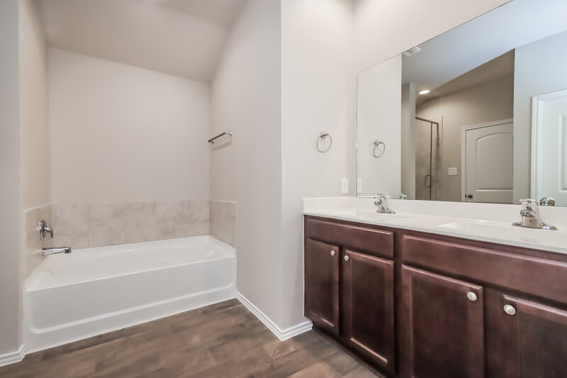2,130/Mo, 18218 Cascadia Mill Ct New Caney, TX 77357 Main Bathroom View 2