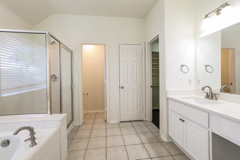 2,105/Mo, 7411 Telico Junction Ln Humble, TX 77346 Main Bathroom View 2