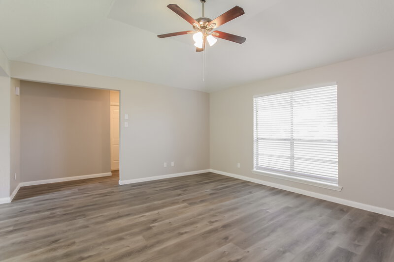1,805/Mo, 9422 Kingsvalley Dr Houston, TX 77075 Living Room View 2