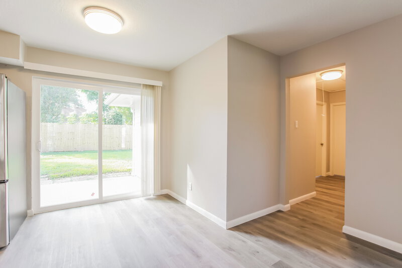 1,805/Mo, 9422 Kingsvalley Dr Houston, TX 77075 Dining Room View