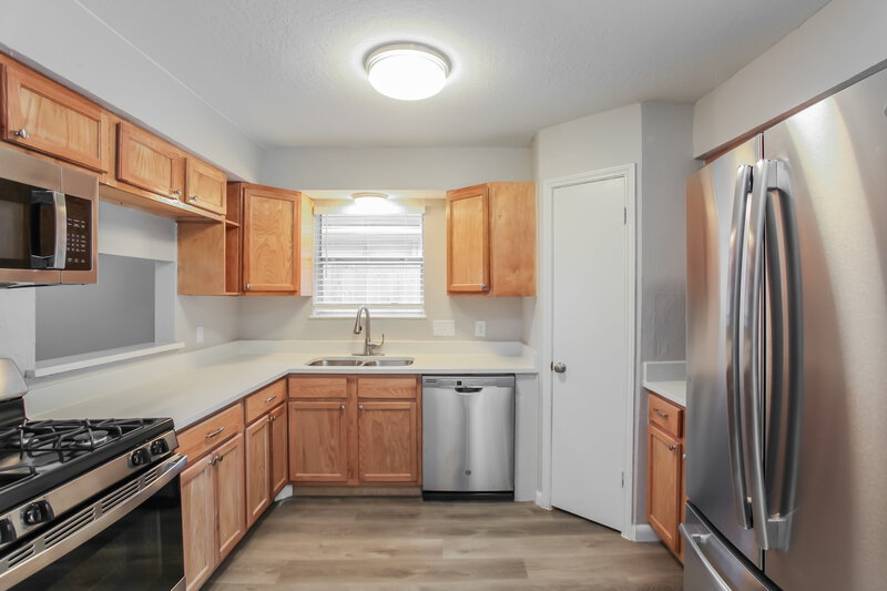 1,805/Mo, 9422 Kingsvalley Dr Houston, TX 77075 Kitchen View