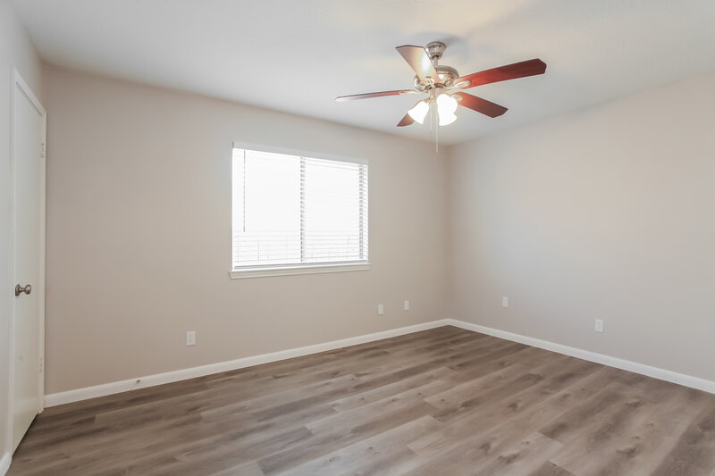 1,805/Mo, 9422 Kingsvalley Dr Houston, TX 77075 Main Bedroom View 2