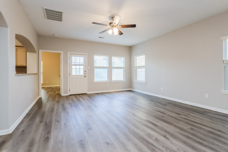 1,950/Mo, 985 Oak Falls Dr Willis, TX 77378 Living Room View