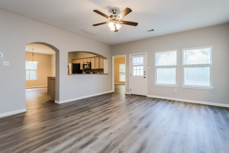 1,950/Mo, 985 Oak Falls Dr Willis, TX 77378 Living Room View 2