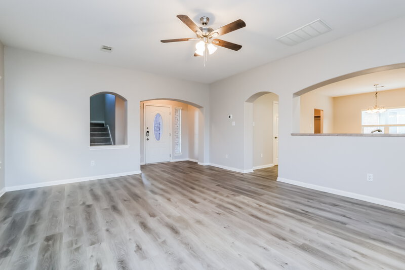 1,950/Mo, 985 Oak Falls Dr Willis, TX 77378 Living Room View 3