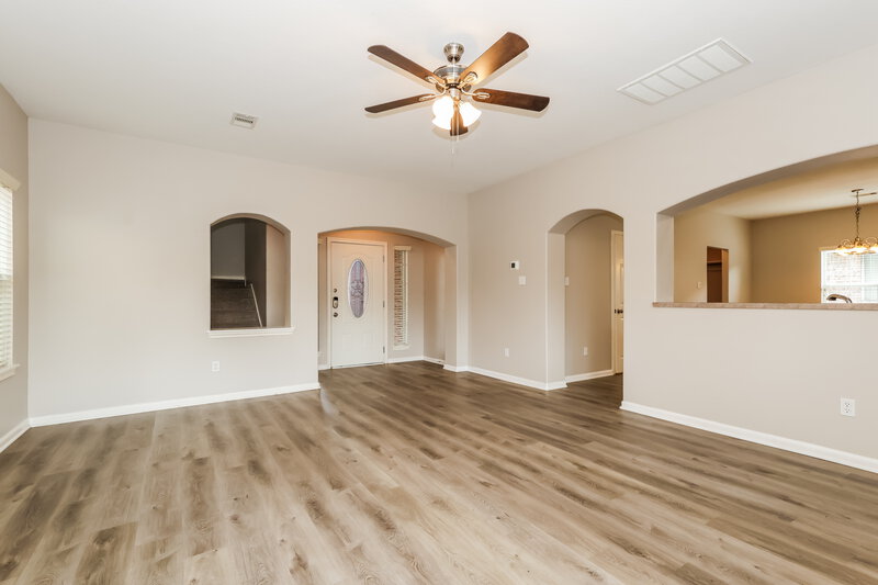 2,030/Mo, 985 Oak Falls Dr Willis, TX 77378 Living Room View 3