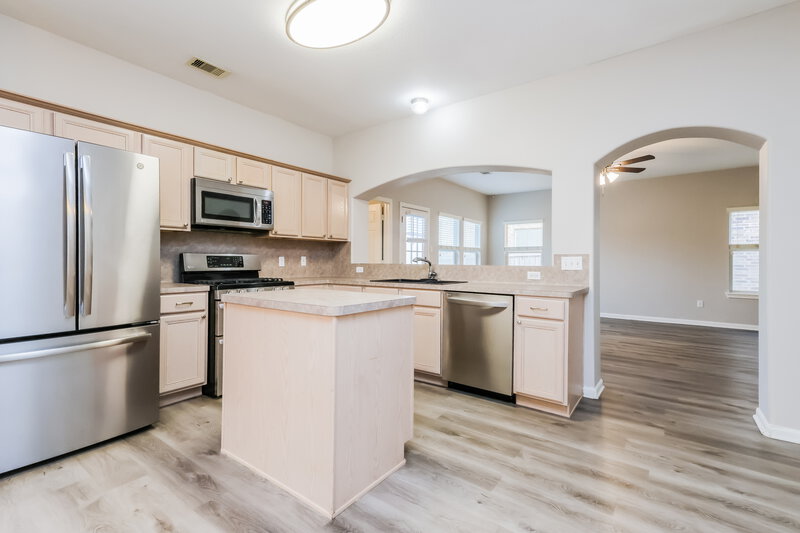 1,950/Mo, 985 Oak Falls Dr Willis, TX 77378 Kitchen View
