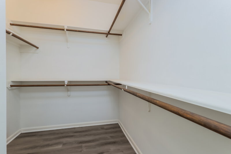 1,950/Mo, 985 Oak Falls Dr Willis, TX 77378 Walk In Closet View