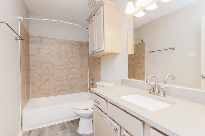 1,950/Mo, 985 Oak Falls Dr Willis, TX 77378 Bathroom View