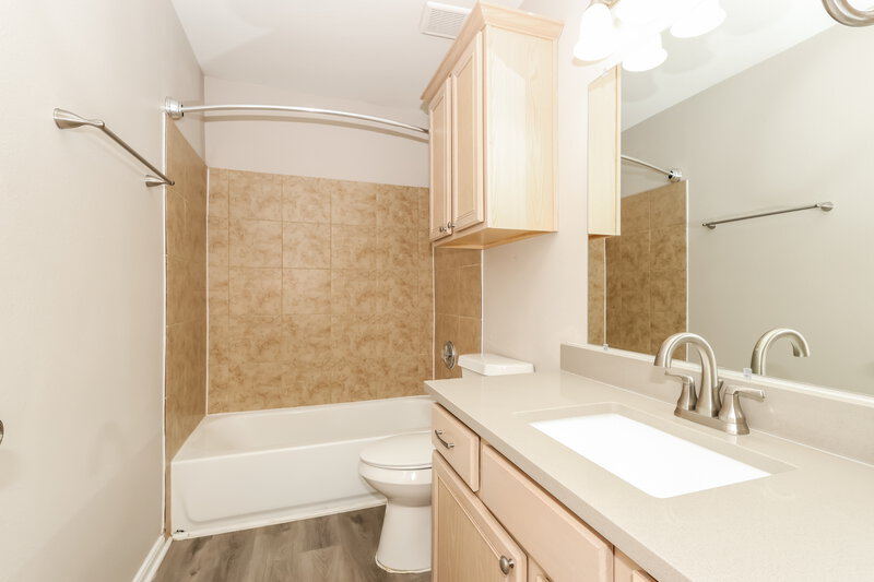 2,030/Mo, 985 Oak Falls Dr Willis, TX 77378 Bathroom View