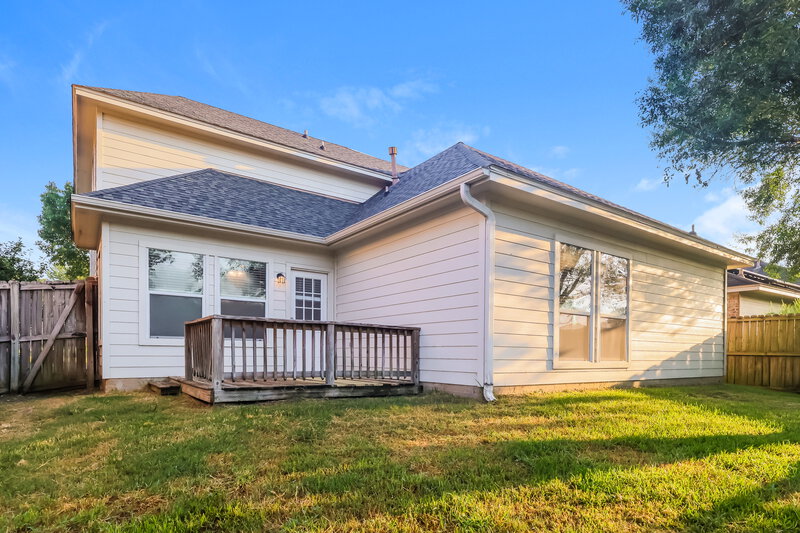 1,950/Mo, 985 Oak Falls Dr Willis, TX 77378 Rear View