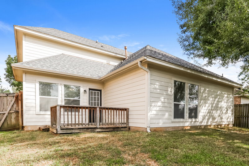 2,030/Mo, 985 Oak Falls Dr Willis, TX 77378 Rear View