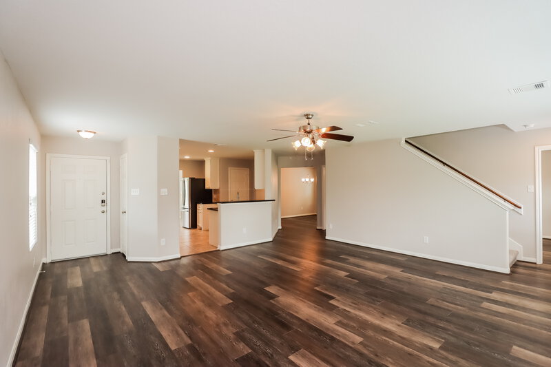 2,335/Mo, 9981 Kingfisher Dr Conroe, TX 77385 Living Room View 2