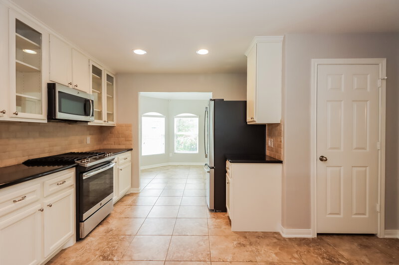 2,335/Mo, 9981 Kingfisher Dr Conroe, TX 77385 Kitchen View