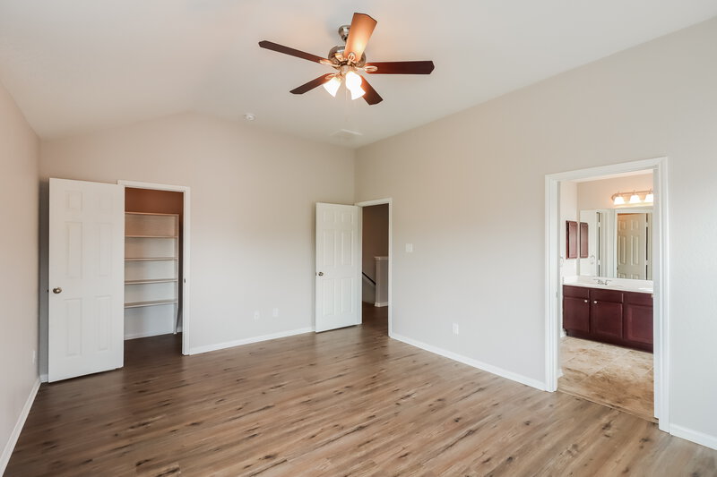 2,335/Mo, 9981 Kingfisher Dr Conroe, TX 77385 Main Bedroom View 2