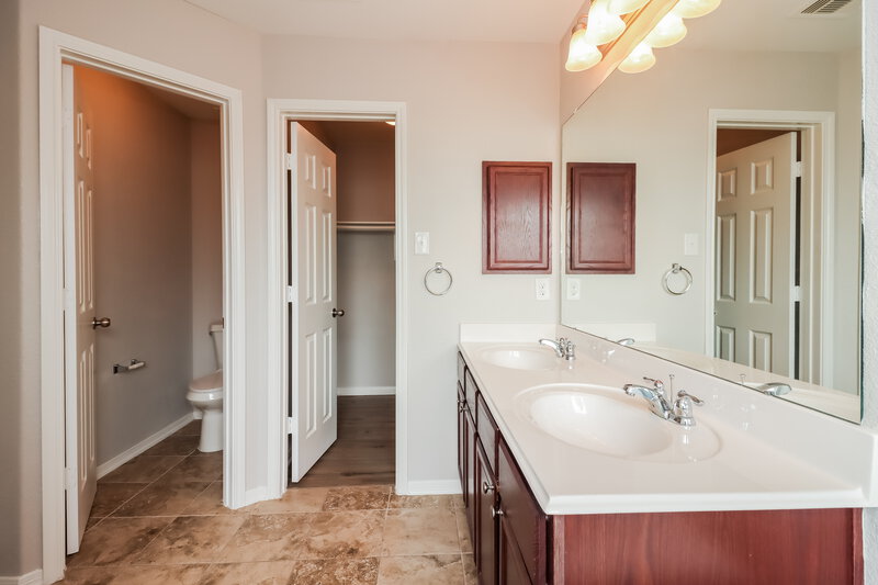 2,335/Mo, 9981 Kingfisher Dr Conroe, TX 77385 Main Bathroom View
