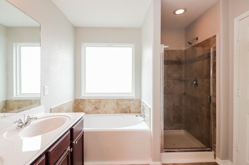 2,335/Mo, 9981 Kingfisher Dr Conroe, TX 77385 Bathroom View