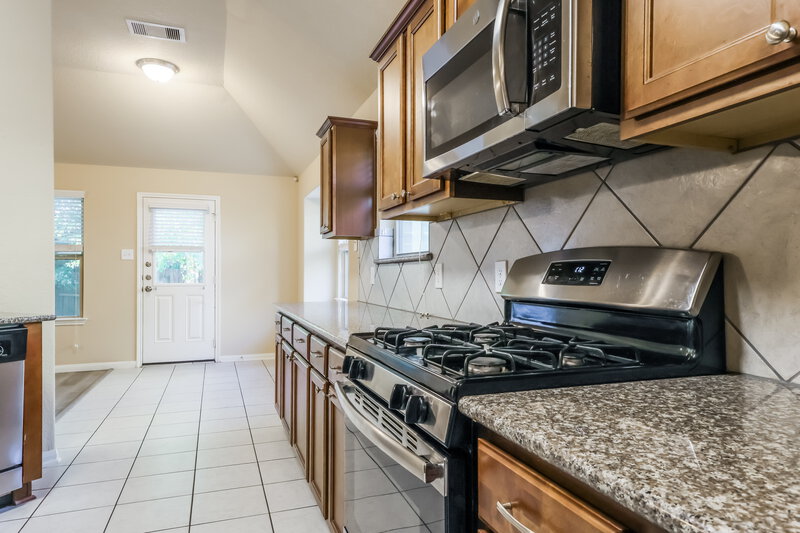 1,720/Mo, 988 Arbor Glen Conroe, TX 77303 Kitchen View