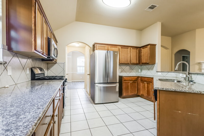 1,720/Mo, 988 Arbor Glen Conroe, TX 77303 Kitchen View 2
