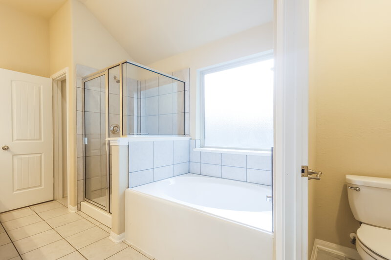 1,720/Mo, 988 Arbor Glen Conroe, TX 77303 Main Bathroom View