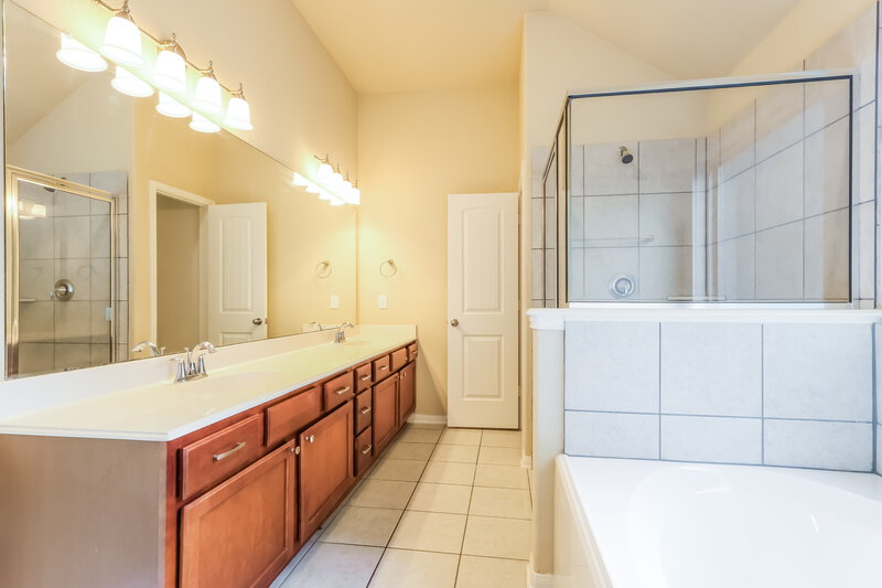 1,720/Mo, 988 Arbor Glen Conroe, TX 77303 Main Bathroom View 2