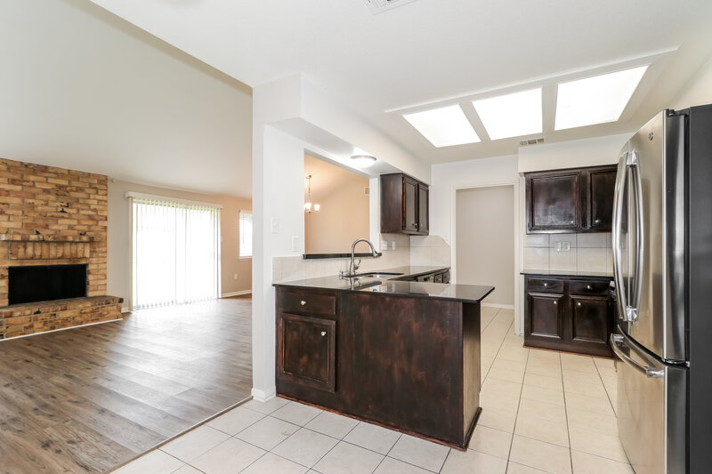 1,910/Mo, 9206 Bayou Bluff Dr Spring, TX 77379 Kitchen View 3