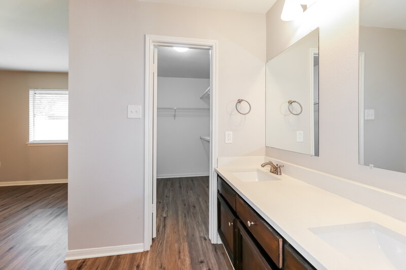 1,910/Mo, 9206 Bayou Bluff Dr Spring, TX 77379 Main Bathroom View 2