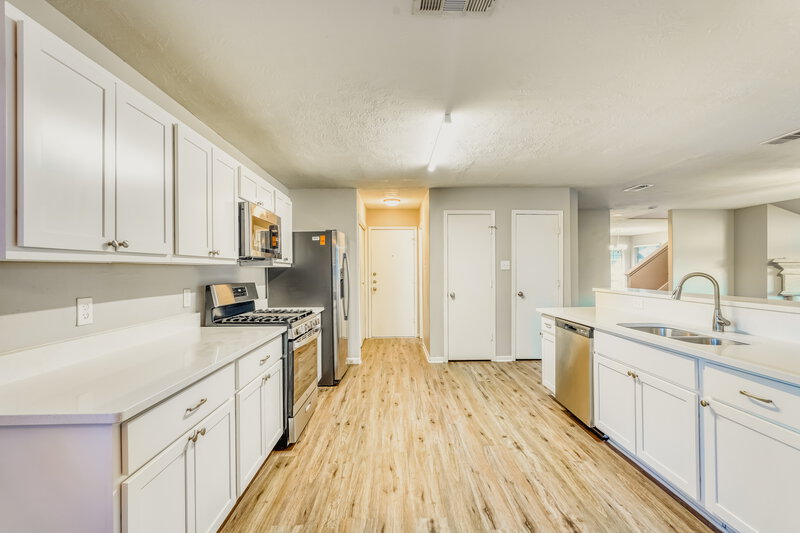 2,025/Mo, 6614 Valerian Ln Katy, TX 77449 Kitchen View 2