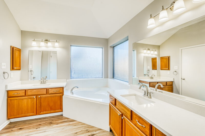 2,025/Mo, 6614 Valerian Ln Katy, TX 77449 Main Bathroom View