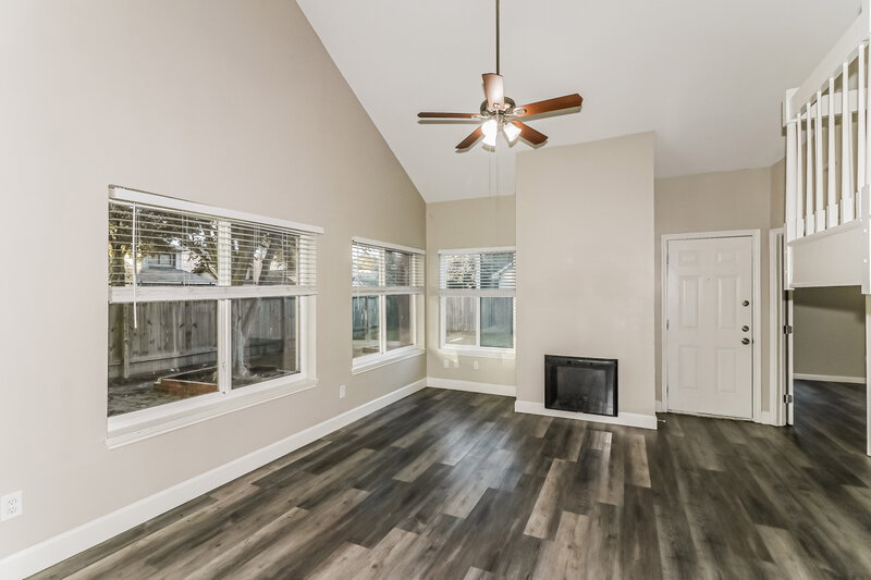 1,935/Mo, 10842 Riana Dr Houston, TX 77065 Living Room View