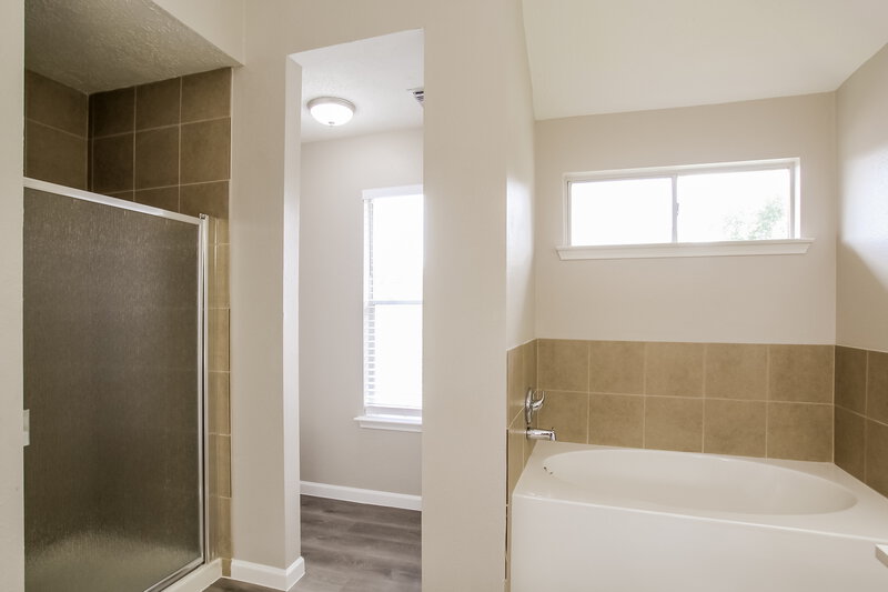 2,320/Mo, 5511 Aberton Ln Spring, TX 77379 Main Bathroom View