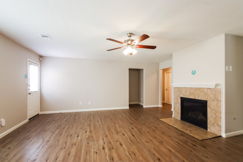 2,035/Mo, 7231 Foxwood Fair Ln Humble, TX 77338 Living Room View