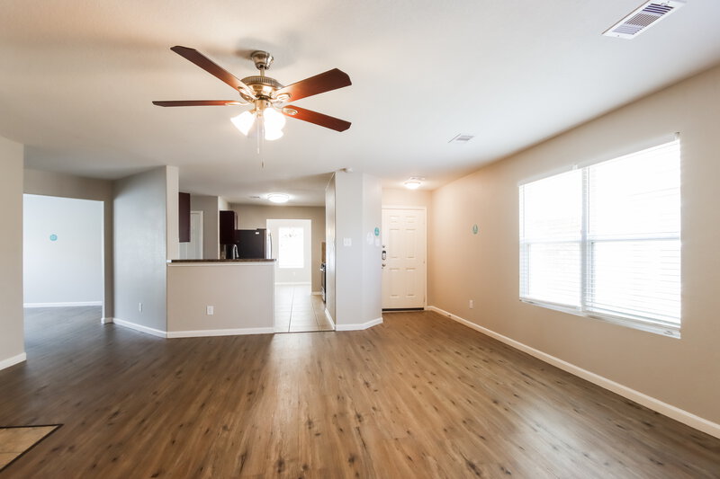 2,035/Mo, 7231 Foxwood Fair Ln Humble, TX 77338 Living Room View 2