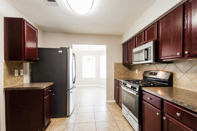 2,035/Mo, 7231 Foxwood Fair Ln Humble, TX 77338 Kitchen View