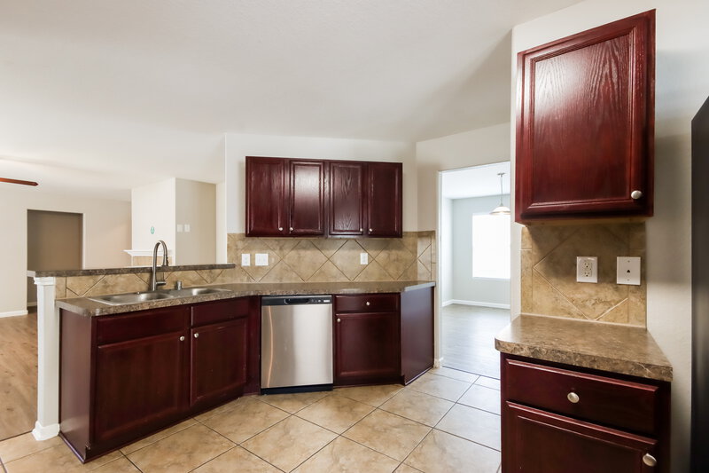 2,035/Mo, 7231 Foxwood Fair Ln Humble, TX 77338 Kitchen View 2