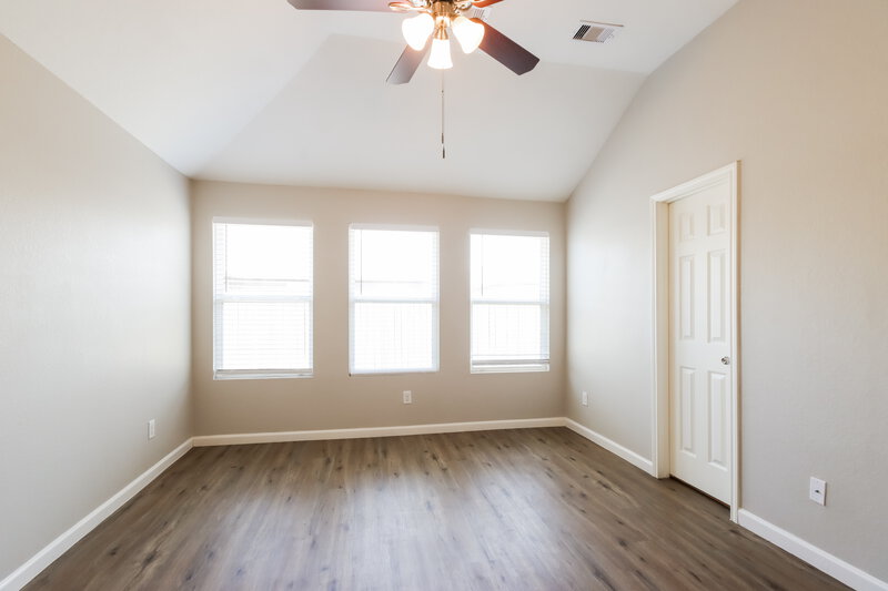 2,035/Mo, 7231 Foxwood Fair Ln Humble, TX 77338 Main Bedroom View 2