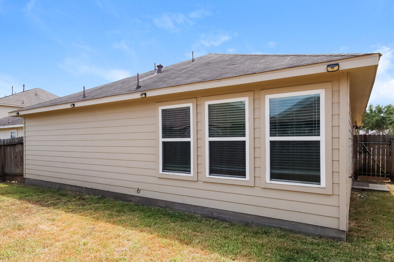 2,035/Mo, 7231 Foxwood Fair Ln Humble, TX 77338 Rear View