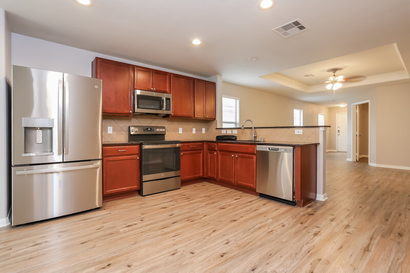 1,955/Mo, 9927 Sanders Rose Ln Houston, TX 77044 Kitchen View 2