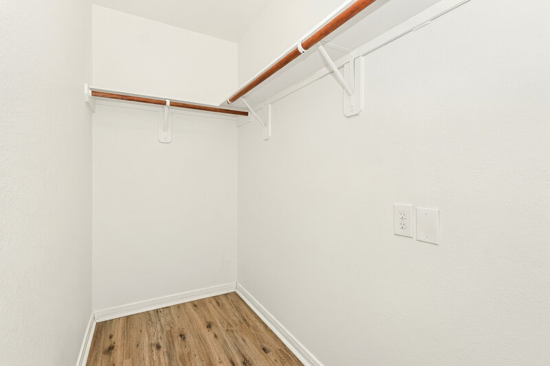 1,885/Mo, 9927 Sanders Rose Ln Houston, TX 77044 Closet View