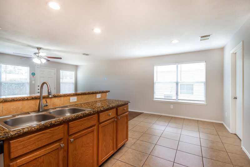 1,980/Mo, 18406 Atascocita Meadows Dr Humble, TX 77346 Kitchen View
