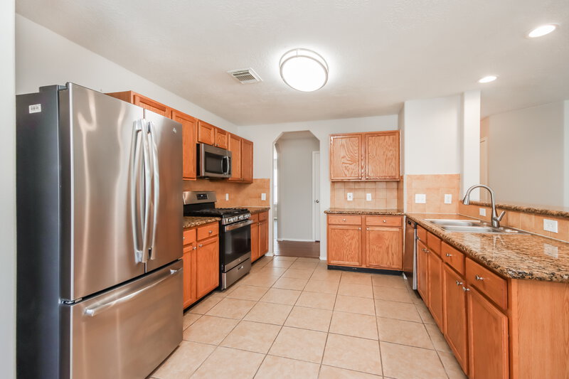 1,980/Mo, 18406 Atascocita Meadows Dr Humble, TX 77346 Kitchen View 2