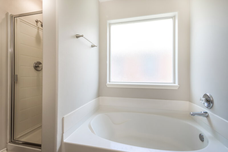 1,980/Mo, 18406 Atascocita Meadows Dr Humble, TX 77346 Main Bathroom View 2