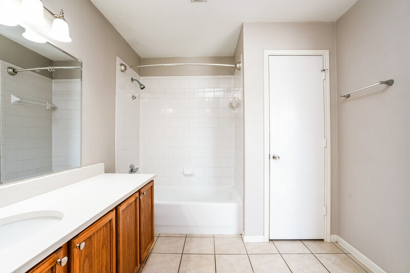1,805/Mo, 18331 Atasca Woods Trace Humble, TX 77346 Main Bathroom View