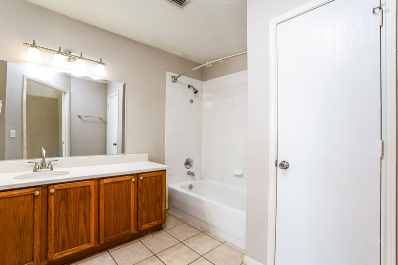 1,805/Mo, 18331 Atasca Woods Trace Humble, TX 77346 Main Bathroom View 2