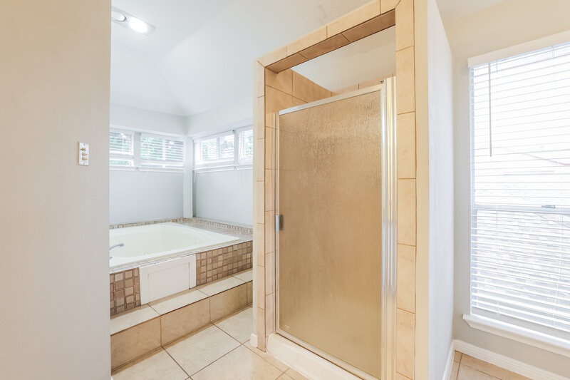 2,080/Mo, 1710 Whiteback Dr Houston, TX 77084 Main Bathroom View