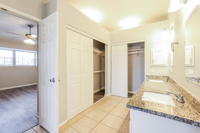 2,080/Mo, 1710 Whiteback Dr Houston, TX 77084 Main Bathroom View 2