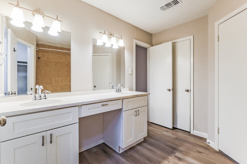 1,715/Mo, 4310 Shalom Creek Ln Spring, TX 77388 Main Bathroom View 2