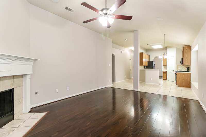 1,880/Mo, 969 Oak Lynn Dr Willis, TX 77378 Living Room View 2