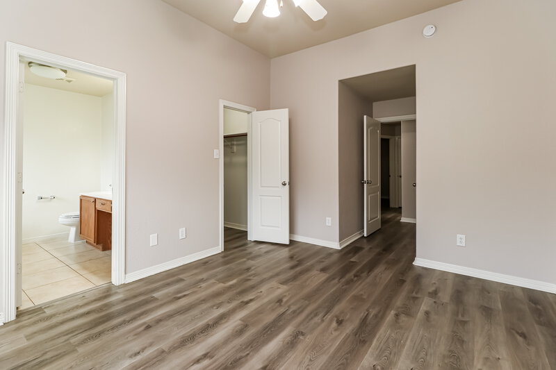 1,880/Mo, 969 Oak Lynn Dr Willis, TX 77378 Main Bedroom View 2