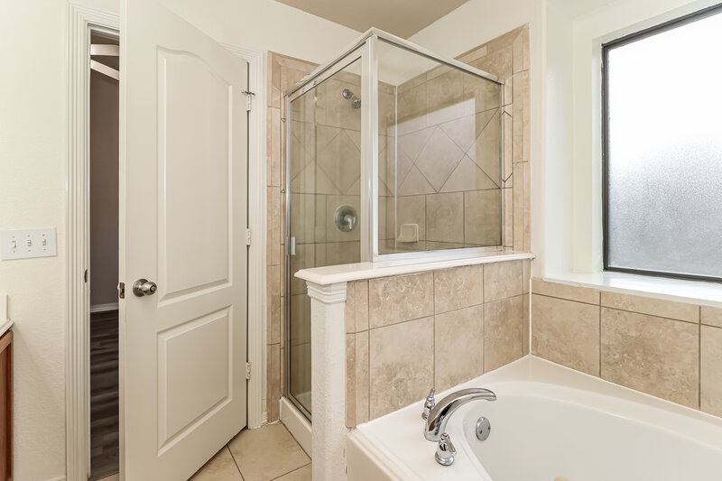 1,880/Mo, 969 Oak Lynn Dr Willis, TX 77378 Main Bathroom View 2